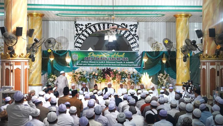 Ribuan Jamaah Padati Haul Ke-166 Datu Taniran, Bupati HSS Tegaskan Komitmen Pembangunan