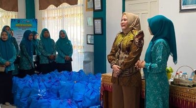 TP PKK HSS Salurkan 500 Paket Sembako untuk Kader di 11 Kecamatan