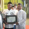 Bupati HSS Raih Penghargaan Terbaik pada Puncak Milad ke-51 MUI Kalsel