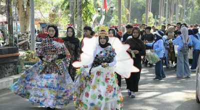 Semarak HUT ke-81 RI, Ketua TP PKK HSS Lepas Jalan Sehat di Kandangan Utara
