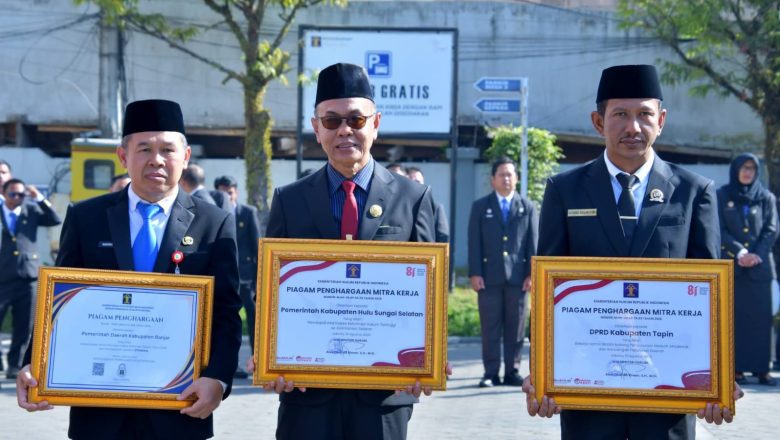 HSS Sabet Dua Penghargaan Bergengsi, IRH dan JDIH Terbaik se-Kalsel