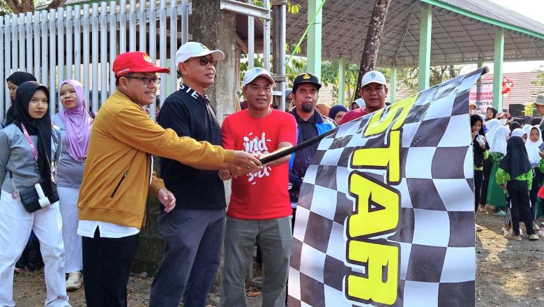 Semangat Kemerdekaan Menggema di Wasah Hulu, Sekda HSS Lepas Jalan Sehat HUT ke-81 RI