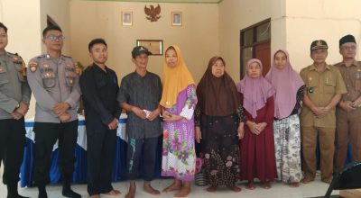 Camat Menthobi Raya Kawal Penyaluran BLT Dana Desa untuk 12 KPM di Desa Bukit Harum