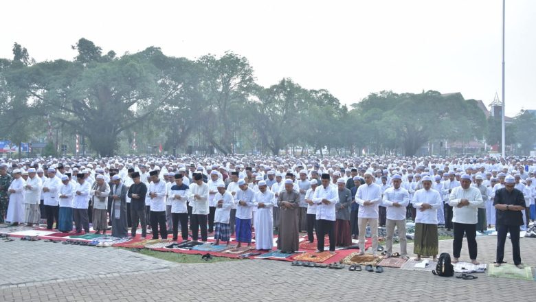 Kemarau Melanda HSS, Bupati dan Ribuan Warga Gelar Salat Istisqa