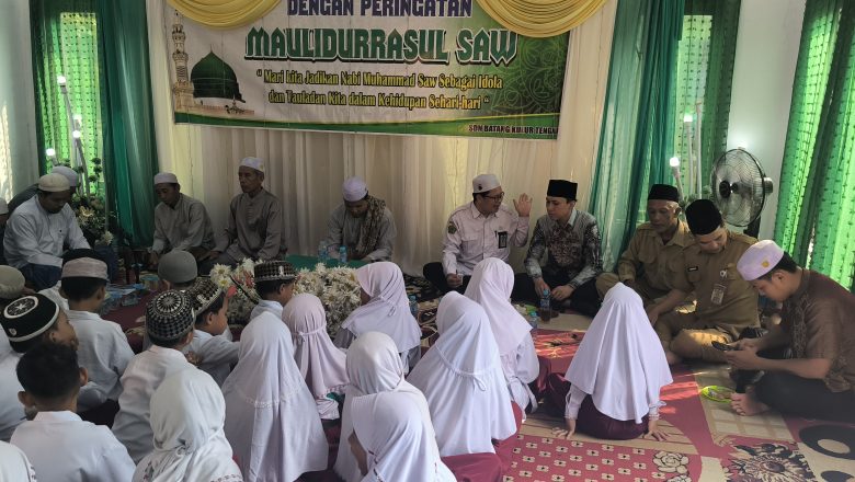 Maulid Nabi di SDN Batang Kulur Tengah, Ustaz Amrul Mu’min Ajak Murid Teladani Sunnah Rasul
