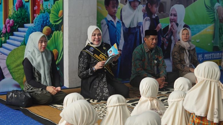 Bunda Literasi HSS Ajak Anak PAUD Cintai Buku Lewat Dongeng