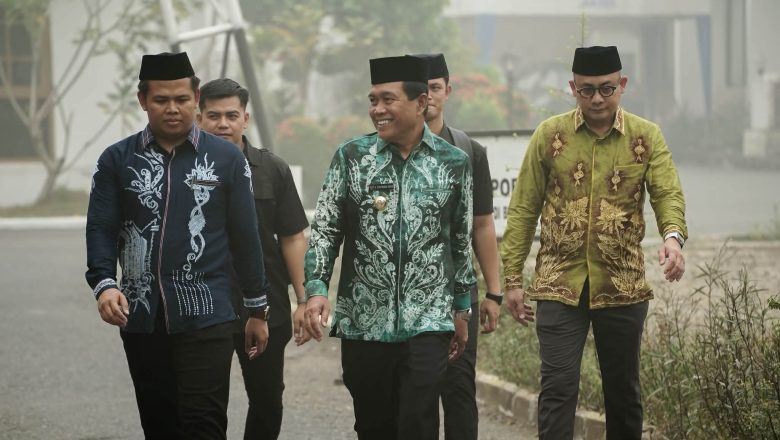 Pengukuhan Dewan Hakim MTQ ke-52 HSS, Bupati Tekankan Penilaian yang Adil dan Objektif