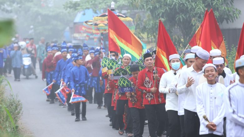 Ribuan Warga Sambut Meriah Pawai Ta’aruf MTQ ke-52 HSS di Daha Barat