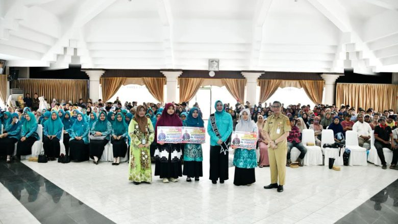 Bunda PAUD HSS Serahkan Bantuan Rumah Sejahtera Rp25 Juta kepada Tiga Pendidik