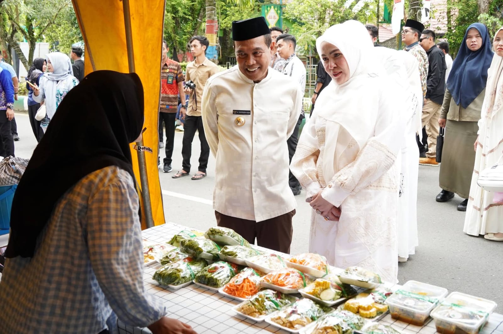 93 Pedagang Ramaikan Pasar Kue Ramadan HSS, Bupati: Momentum Bangkitkan Ekonomi Rakyat